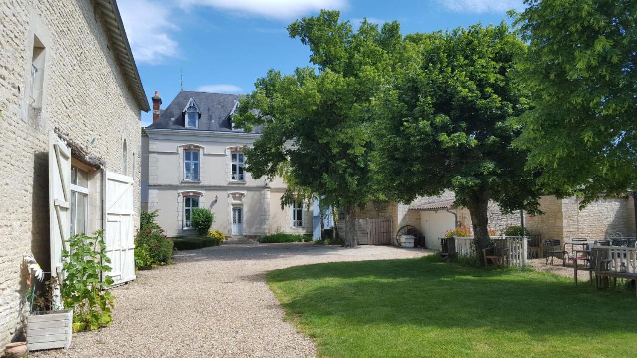 La Roseraie Neuville-du-Poitou Kültér fotó