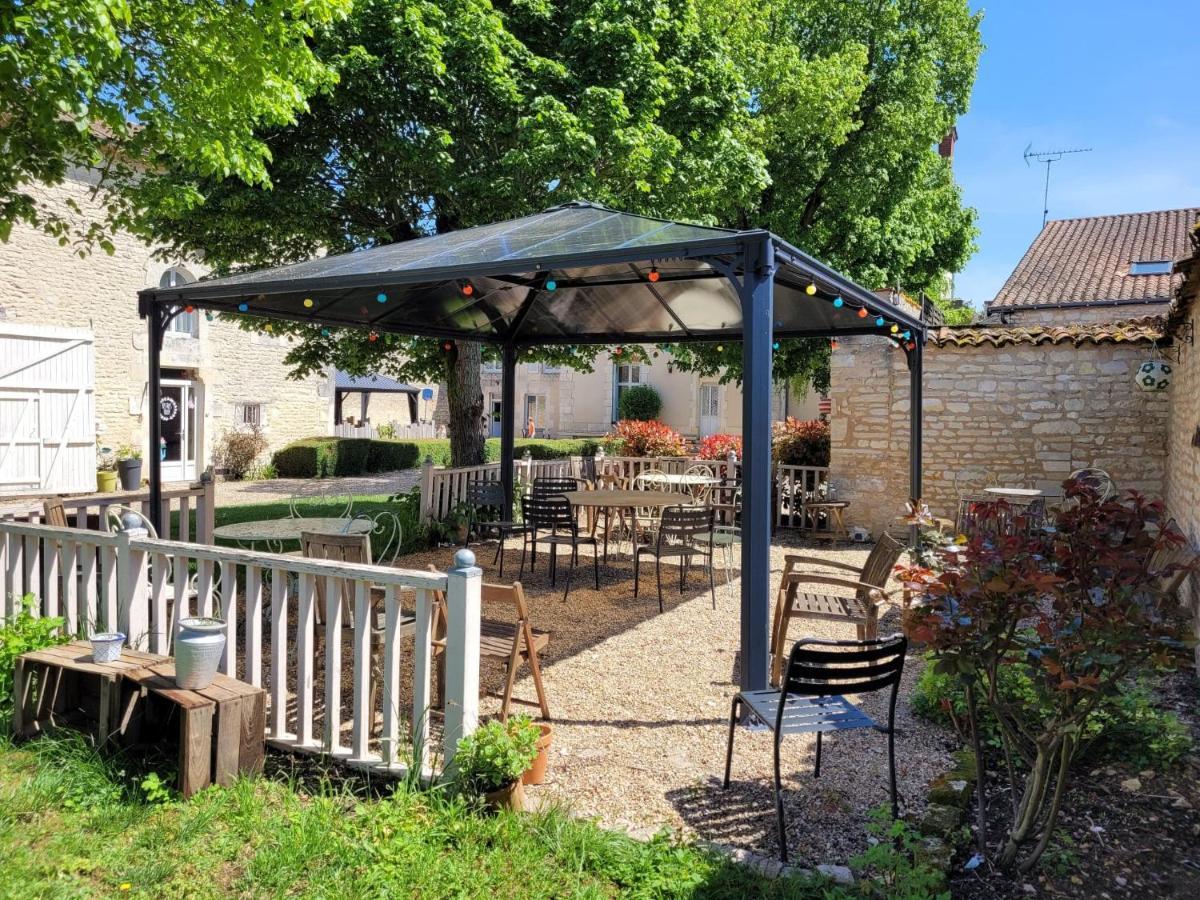 La Roseraie Neuville-du-Poitou Kültér fotó